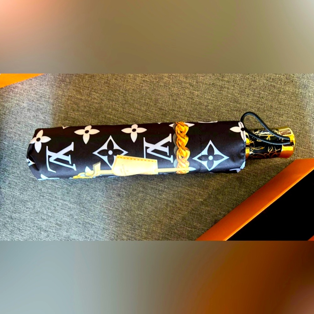 LV Umbrella